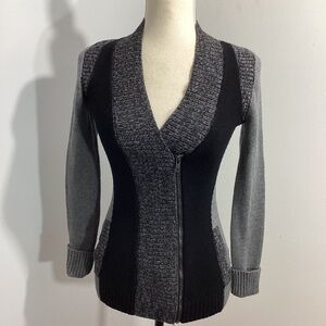 PATTY BOUTIK SIZE S SWEATER CARDIGAN GRAY BLACK ASYMMETRIC ZIP CLOSURE